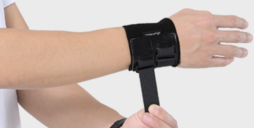 Phiten Metax Supporter Wrist Middle